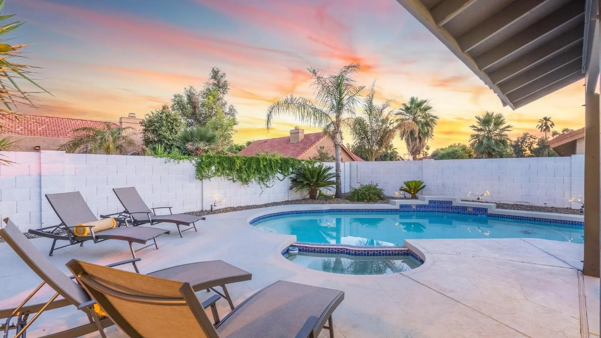 Modern Escape With Pool Ping Pong & Putting Green Phoenix