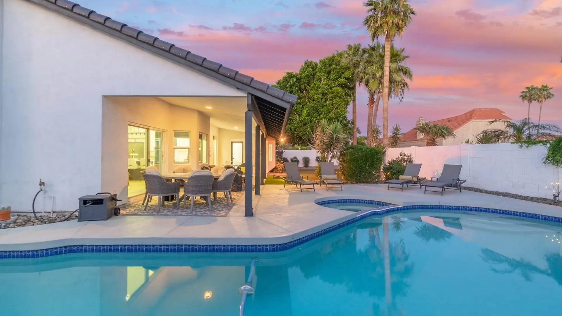 Modern Escape With Pool Ping Pong & Putting Green Phoenix Ferienhaus
